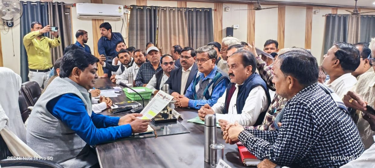 Advocates submitted a memorandum on the irregularities in the tehsil.