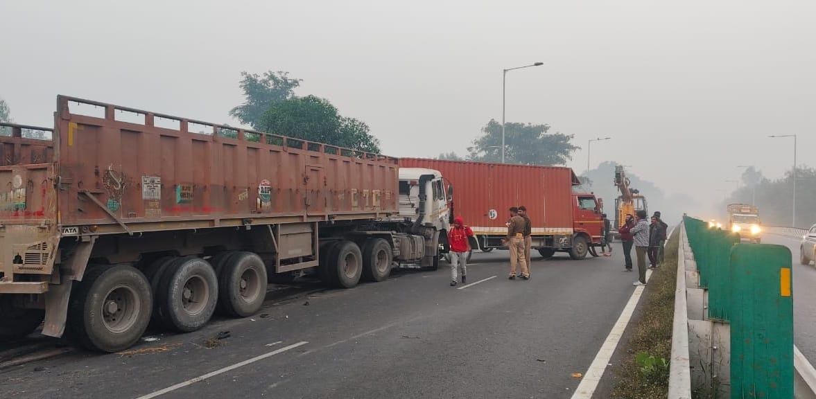 Container collides with DCM parked on Lakhori flyover, two killed