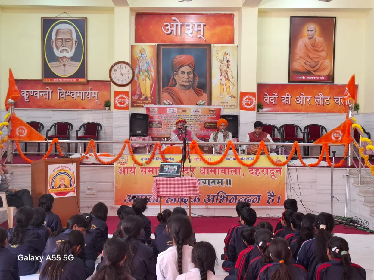 A beautiful presentation of hymns was given in the annual festival.