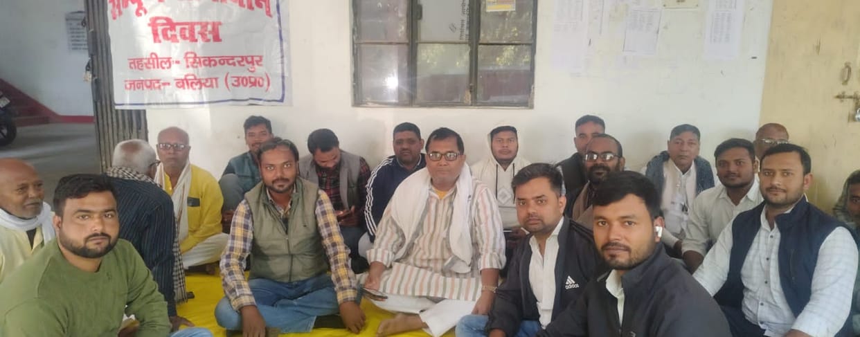 Lekhpals staged a sit-in protest, presented eight-point demands and submitted a memorandum.