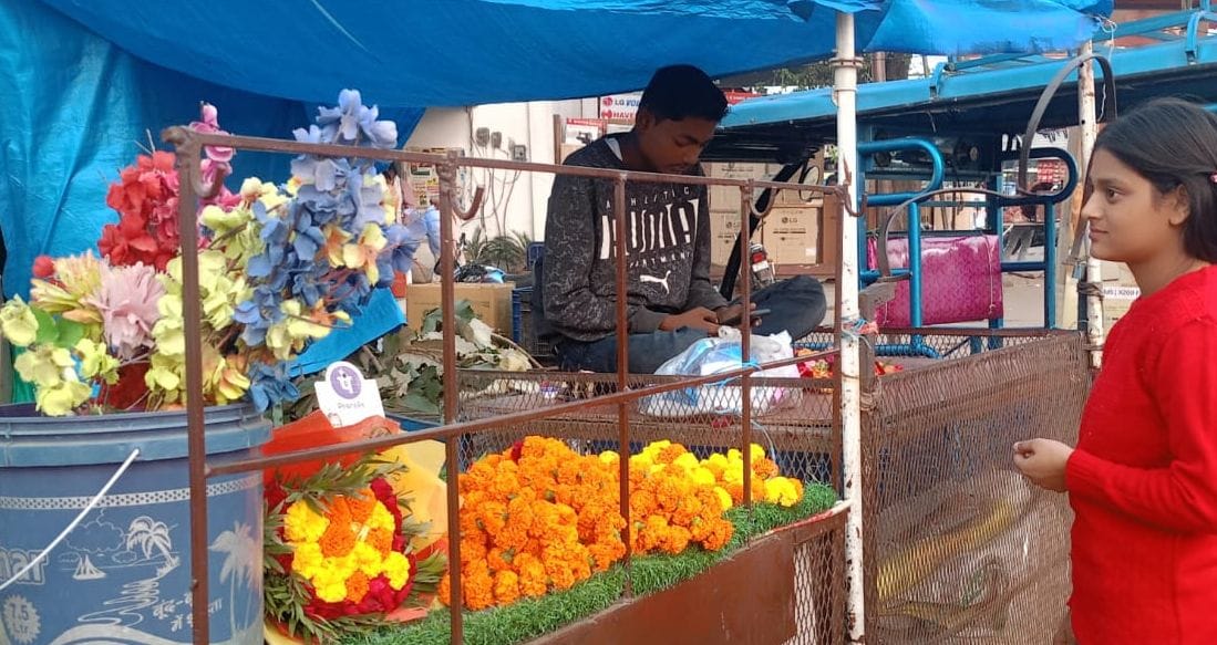 Flower market in Sahalag is spreading fragrance
