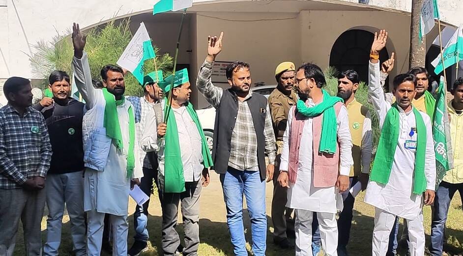 Farmers protest over alleged supply of wrong paddy seeds