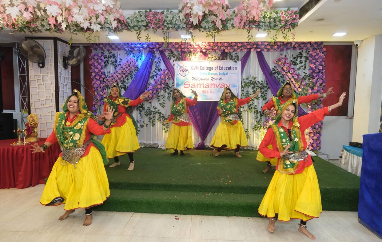 Meenakshi won the title of Miss Fresher, Goldie won the title of Miss All Rounder