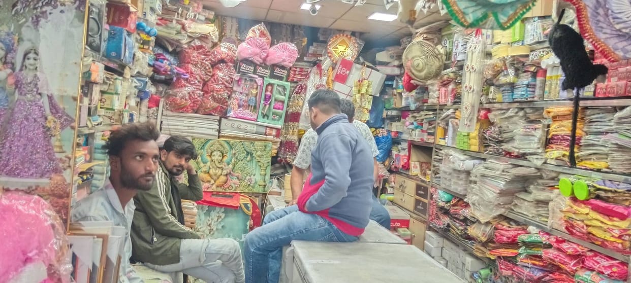 Gift market shines during wedding season, shopkeepers expect good business