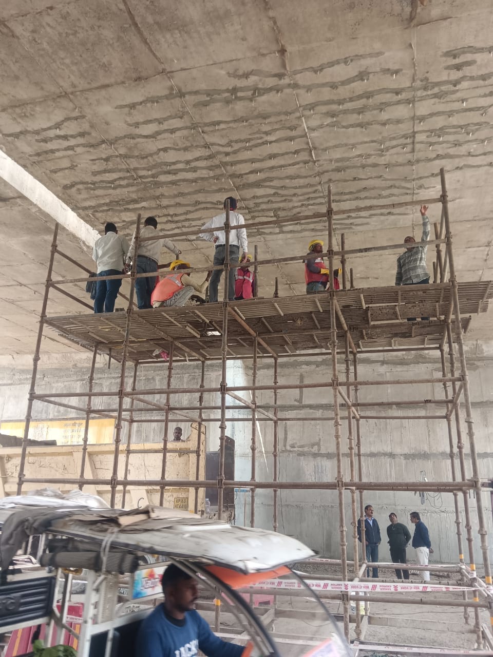 Cracks are increasing, experts will come from Delhi for load testing in Jungle Kauria Flyover