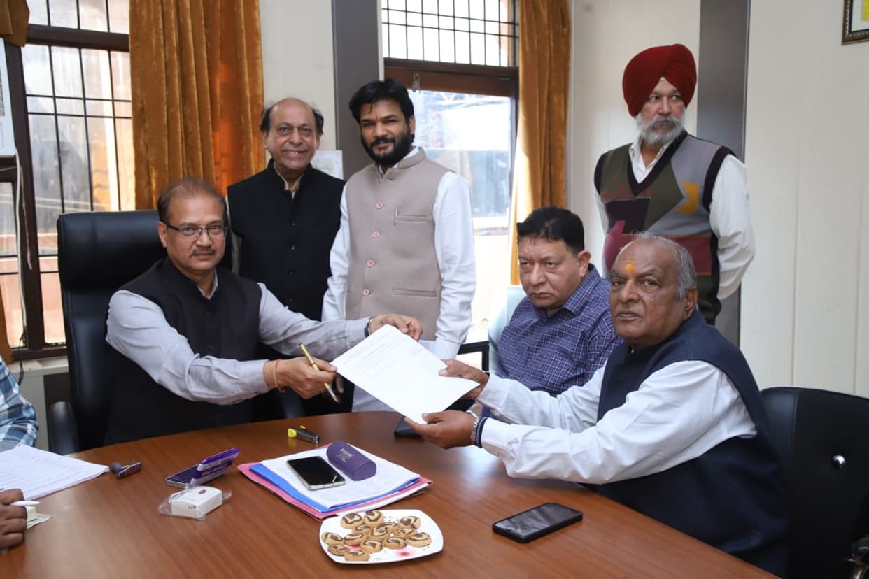 Satya Prakash Gupta's panel filed nomination in the election of Shri Vaishya Agarwal Panchayat.