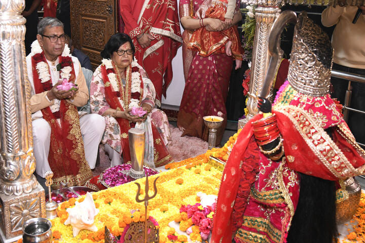 The Governor, along with his wife, performed puja at the Shaktipeeth Maa Bhadrakali temple and offered silver horses.