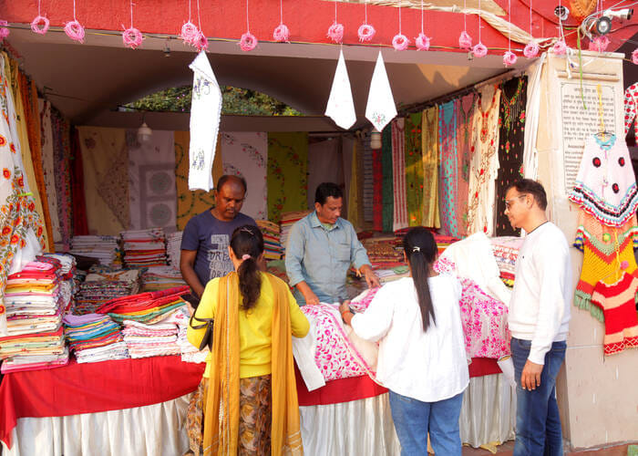Terracotta idols of Lord Shiva and Shri Krishna have become the center of attraction.