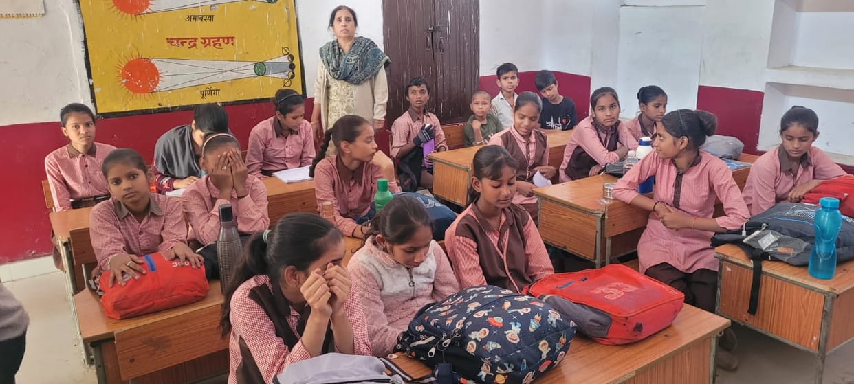 Investigation: Orders ineffective, children arrive at school with heavy bags on their backs