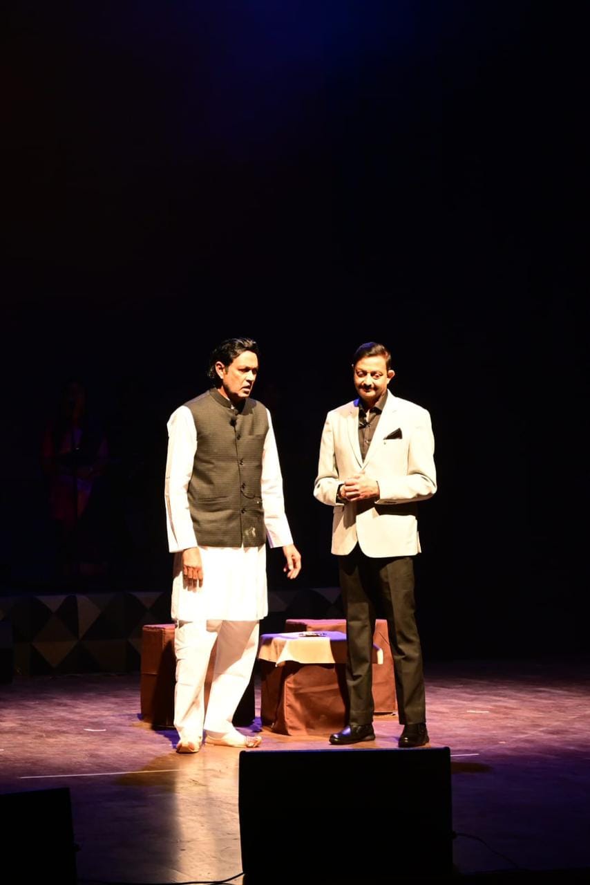 Theatrical presentation shows the confluence of love and poetry