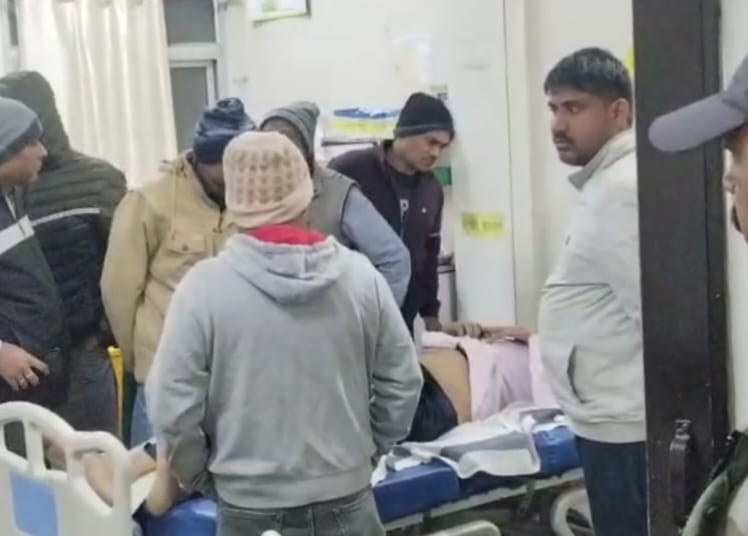 पाली मार्ग पर एसडीएम के वाहन को जोरदार टक्कर मारी