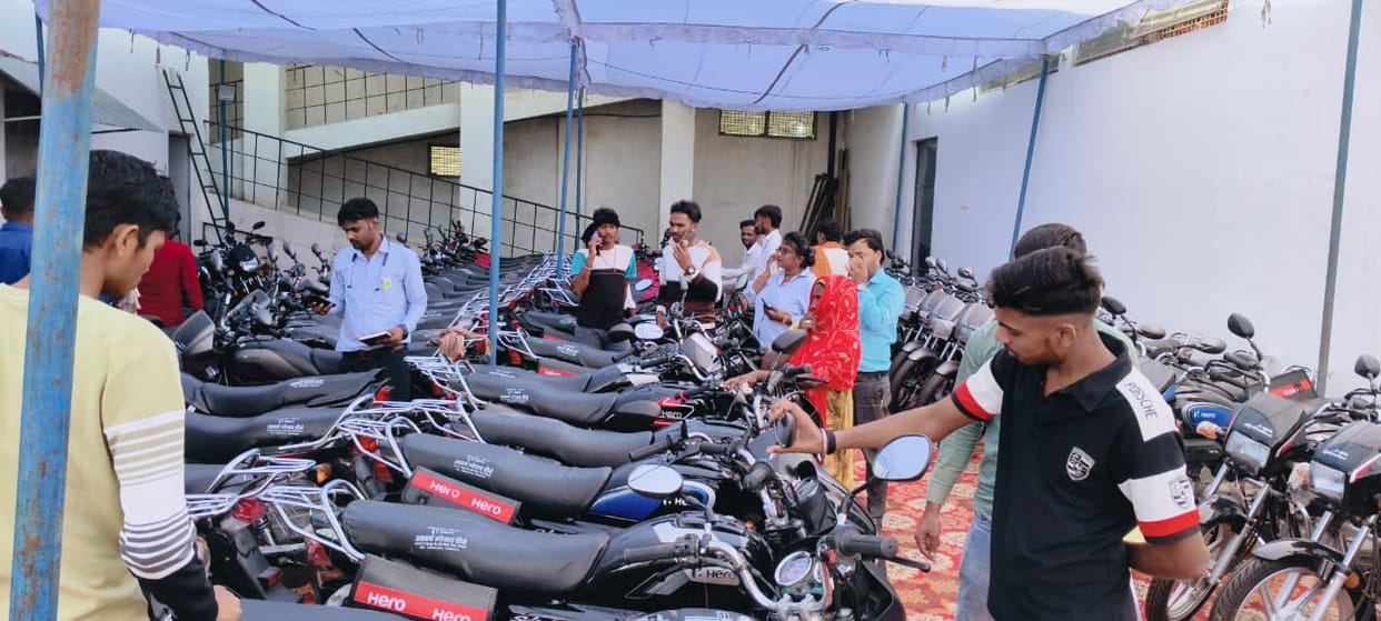 Automobile market booms during wedding season, bike and car purchases surge