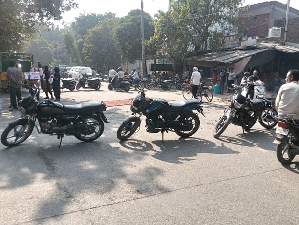 Teenager missing for two and a half months not found, traffic jam outside police station