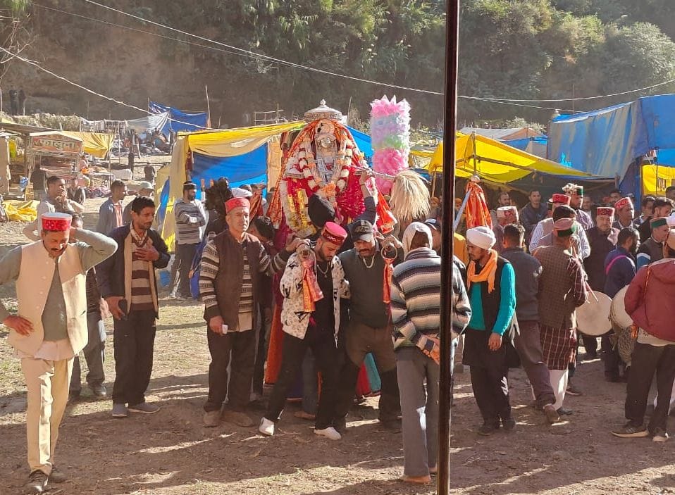Lavi fair begins with procession of deities in Shwad