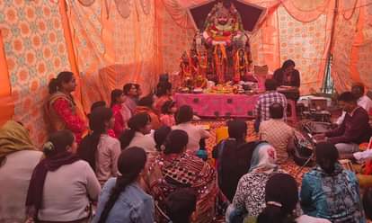 Shyam Baba was praised with collective Hanuman Chalisa.