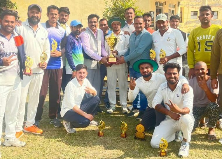 HR-60 Cricket Club wins trophy