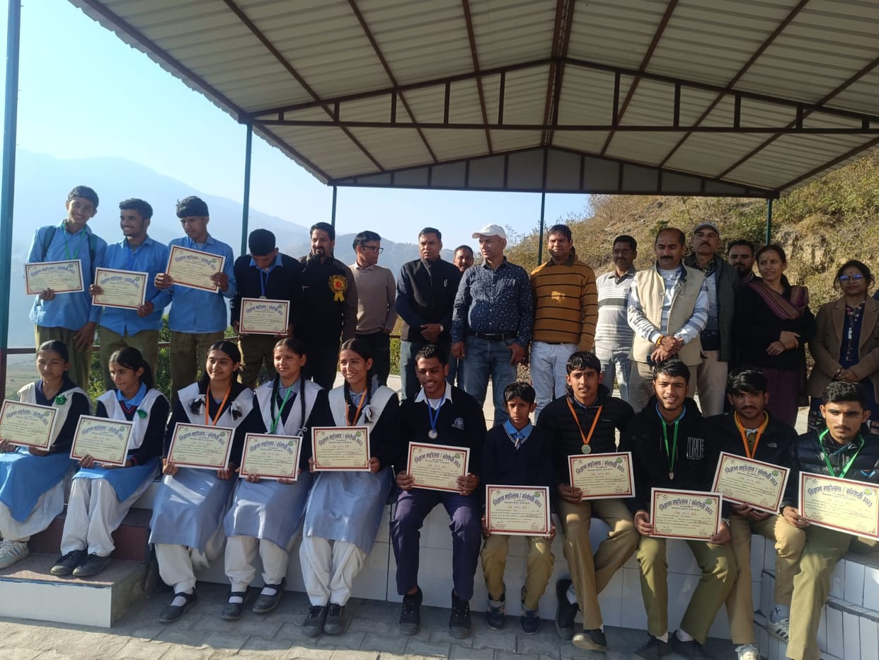 The team of Government Inter College Hatal won gold.