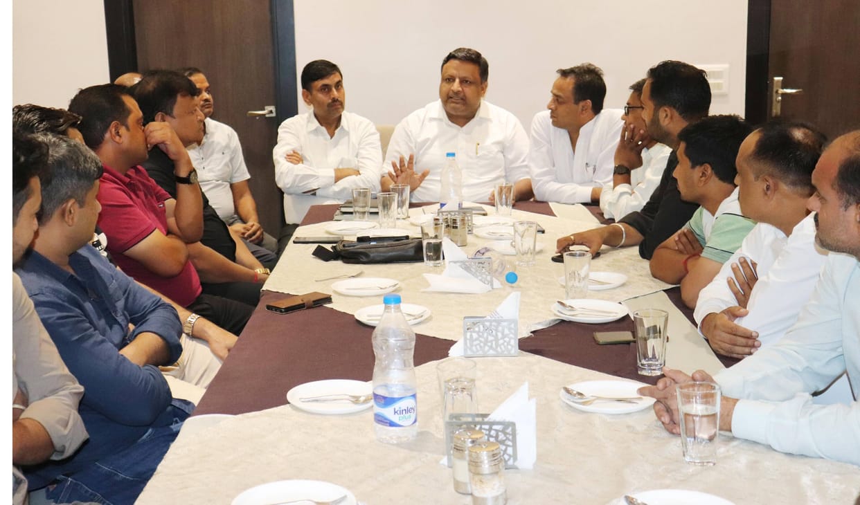 Furniture Association raised demand for construction of dilapidated Rohtak Road