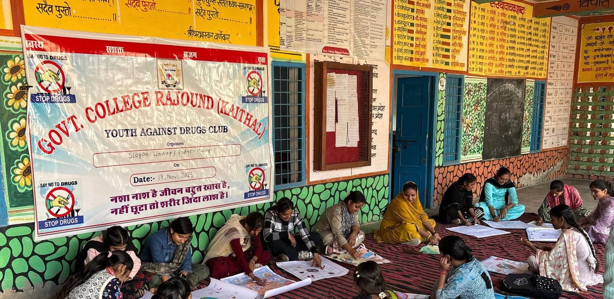 Kanika first, Neeraj second in poster making