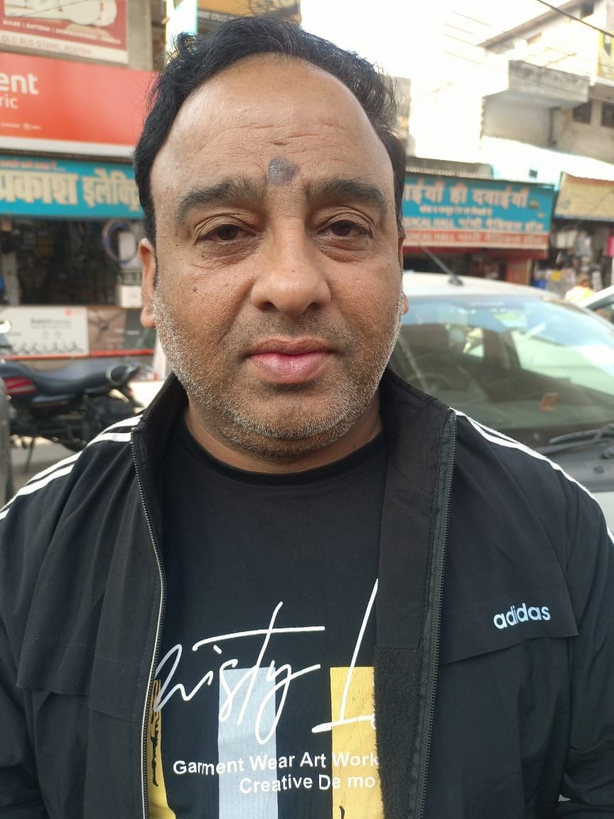 Shopkeepers on Kacha Beri Road said that if facilities are increased, business will pick up.