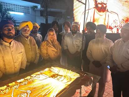 Depicts the saga of courage and sacrifice of Guru Tegh Bahadur