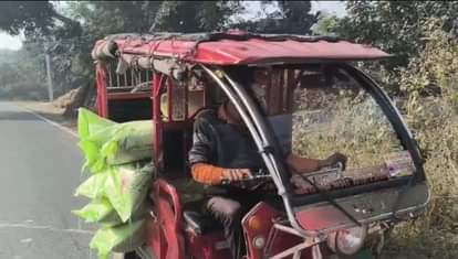 Farmers standing in line are deprived of fertilizers being given to acquaintances