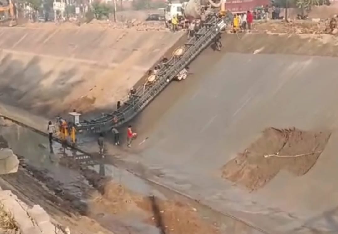 SE reprimanded the officials for the slow pace of lining work in the canal.