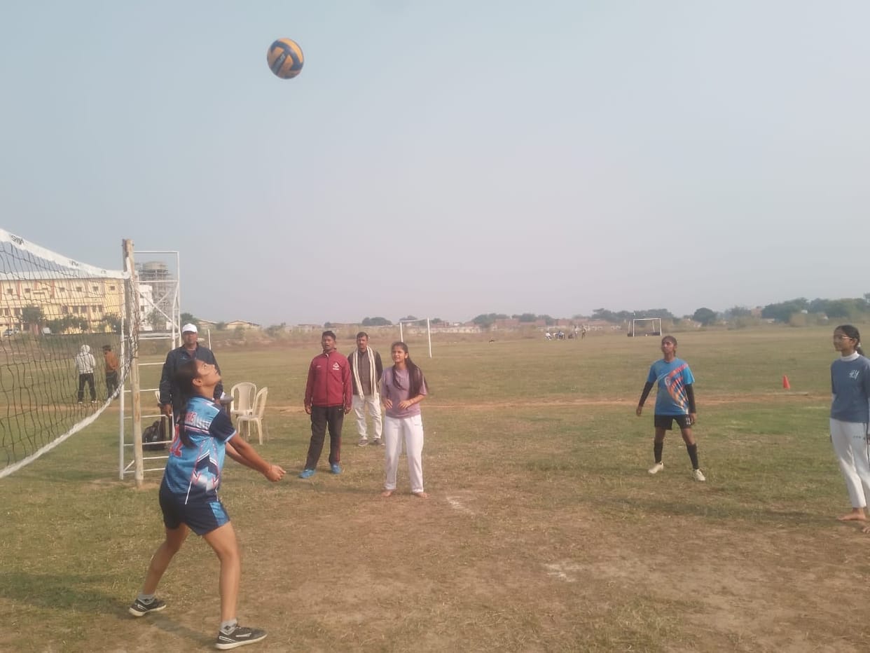 Selection of 12 in volleyball and 16 in football
