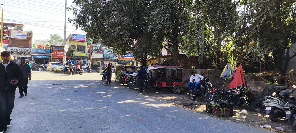 Encroachment on Dakpathar Road causes traffic jam