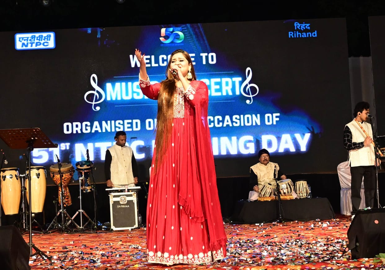People danced till late night to the tunes of Sneha Shankar.