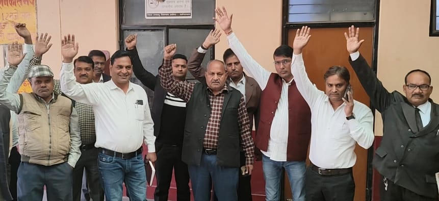 Lawyers protest against corruption in TehsilLawyers protest against corruption in Tehsil