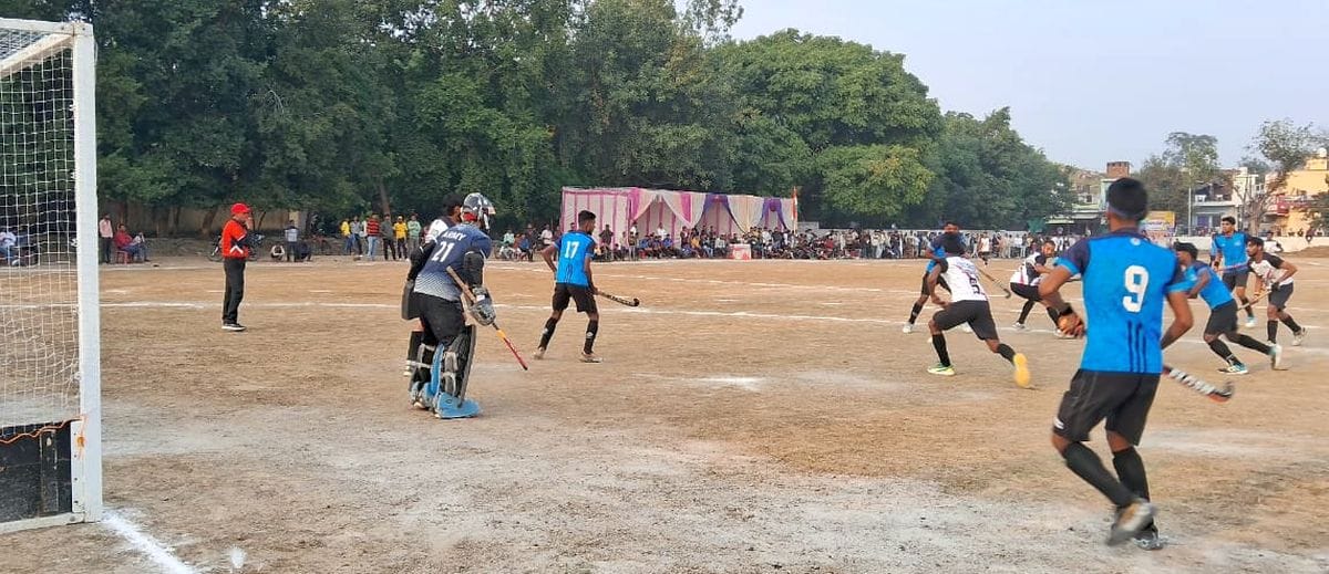 Delhi and Itarsi teams reached the semi-finals of hockey