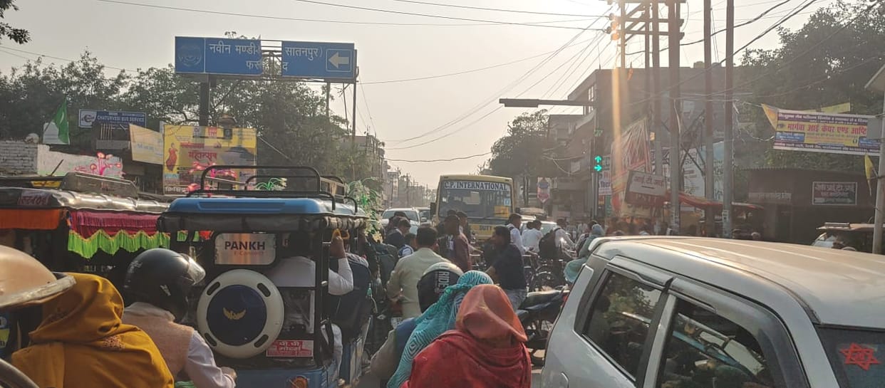 School children stuck in traffic jam at ITI intersection