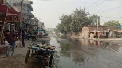 The issue was raised on every front but there was no relief from waterlogging on the highway.