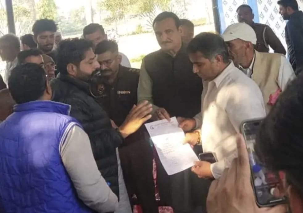 Farmers' Panchayat held in Rohad, work on power grid line stopped