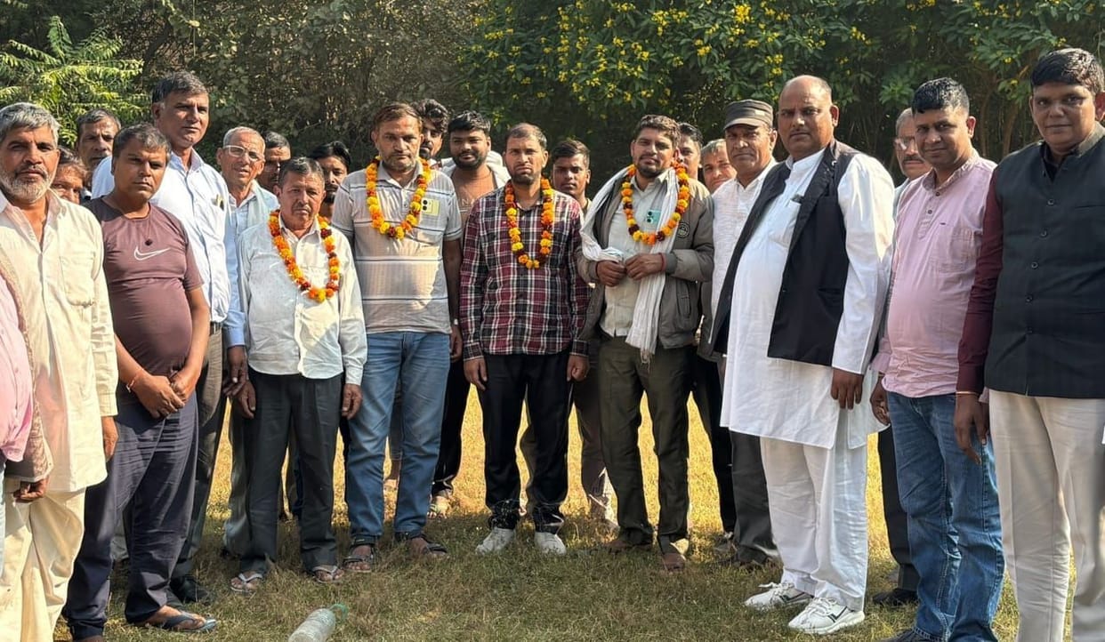 In the meeting, discussions were held regarding the elections and demands of the Block and Tehsil Employees Union