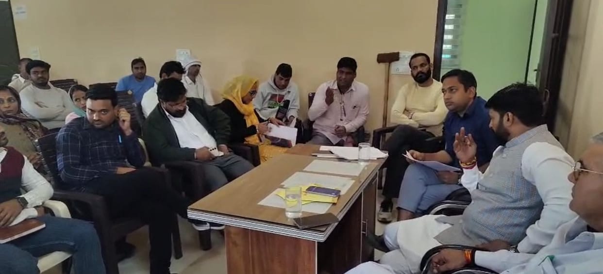 A meeting was held to remove shops from Panchayat land, but the shopkeepers and the department failed to reach a consensus
