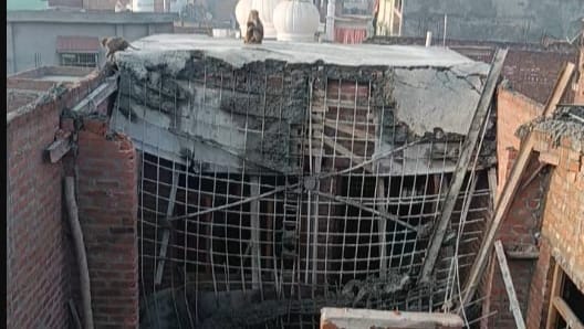 Under-construction lintel collapses; one laborer killed.