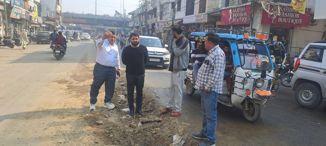 Work on installing grills at a cost of 22 lakhs started, the chairman inspected.