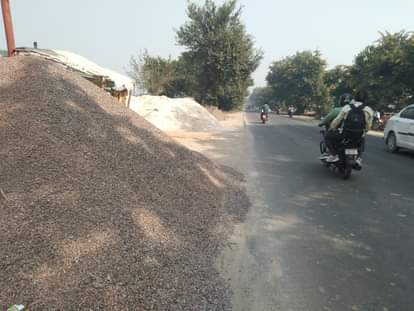 Open construction material on the roads is increasing pollution