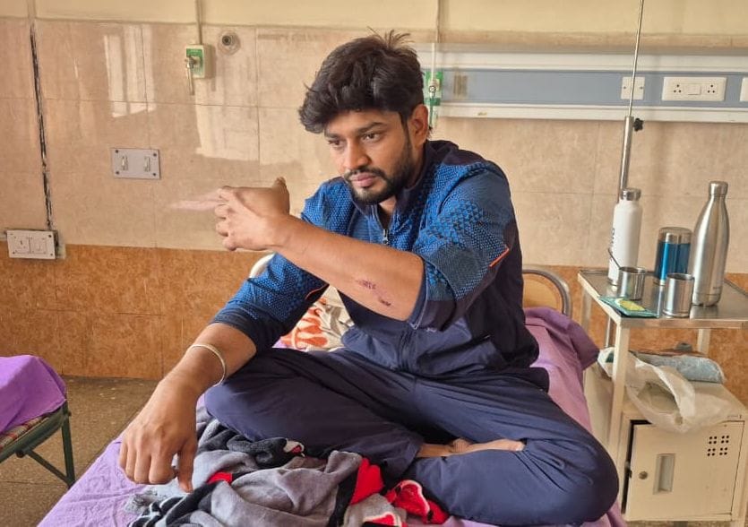 The son of the city trade board president was asked for extortion money and was beaten with sticks by miscreants