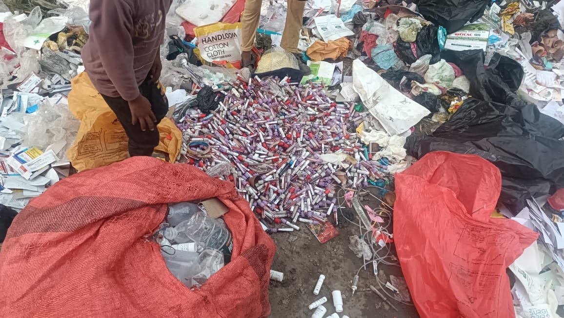 Medical waste is being dumped and burned in the open, leaving the health department unaffected.