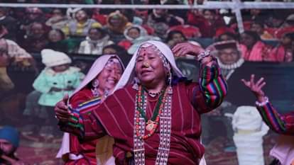 Bhur Bhuru Ujyaau Haigo, Dana Kana Me Sur-Sur...