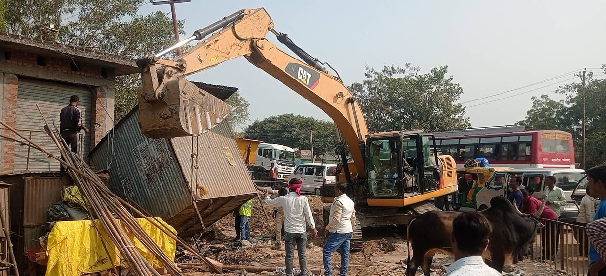 As soon as the JCB started working, shopkeepers themselves started removing illegal encroachments.