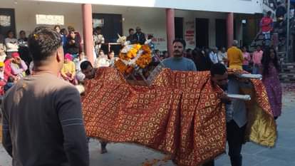 Devotees visited the Dev Palki in Udpalta and Kuroli.