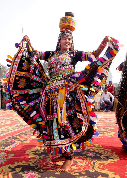 The melodies of musical instruments and traditional folk music from different states enthralled the audience at the sacred Brahmasarovar.v