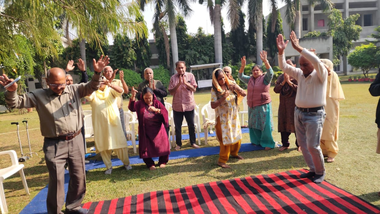 Elderly people rejoiced in the joy of Geeta recitation and Bhajans at Prerana Old Age Home.