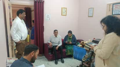 A joint team raided illegal private clinics, and the operators locked them and fled