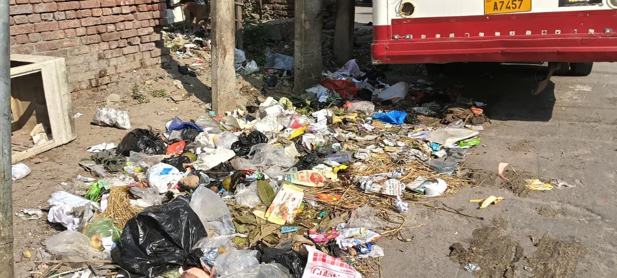 Garbage increased in the city due to the stoppage of cleaning