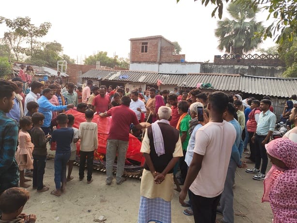Laldei's last rites were performed in Ghazipur instead of Mangalchar.